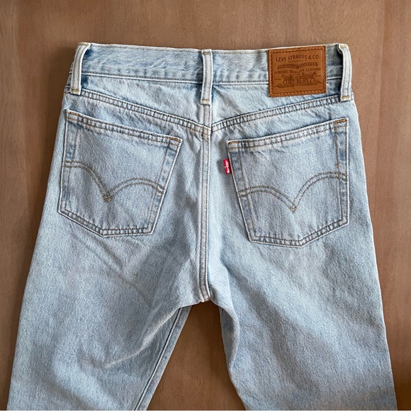 Levi’s Wedgie Light Blue Button Fly Jeans - Picture 9 of 14